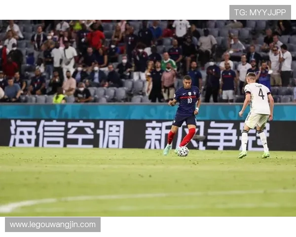 淮安南京德比现争议铲球！激烈对抗下险酿乌龙